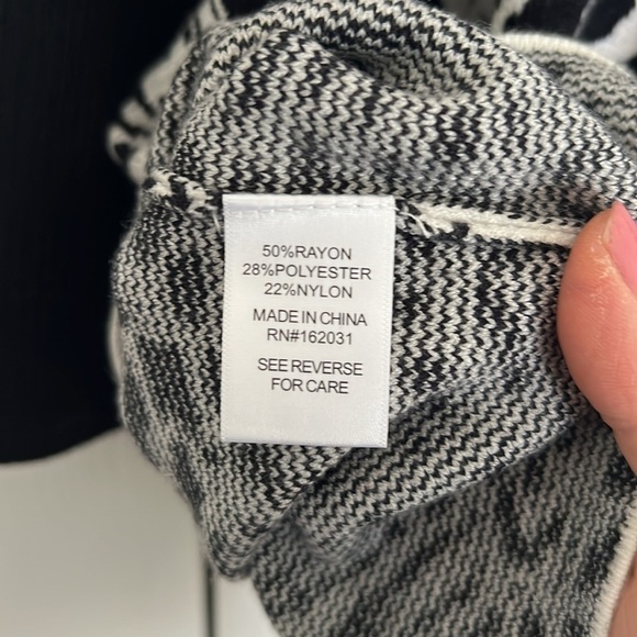 NWT Tint & Shadow Womens S/M Animal Print Sweater - Picture 5 of 6